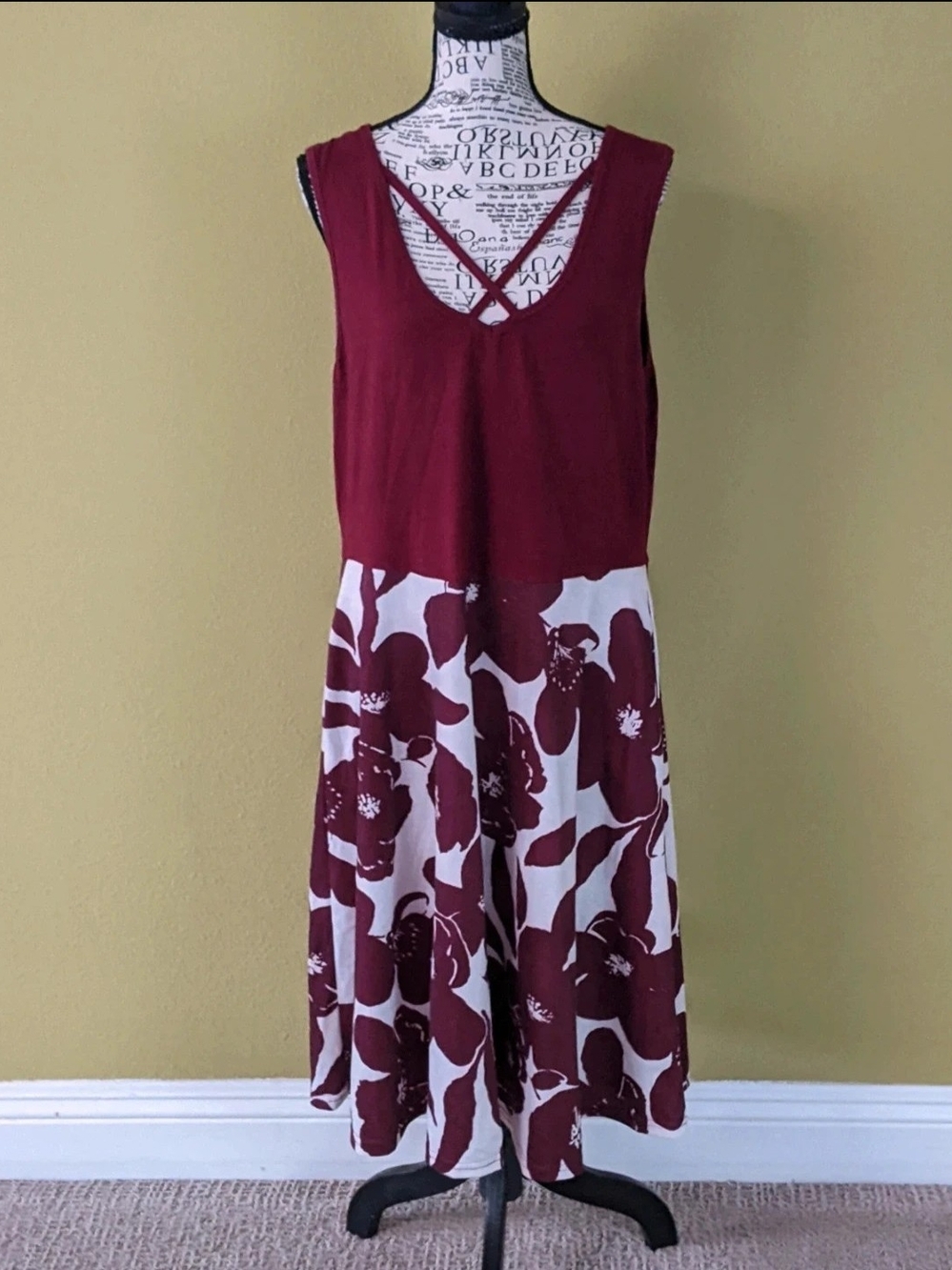 Women's Burgundy Floral Sleeveless Dress